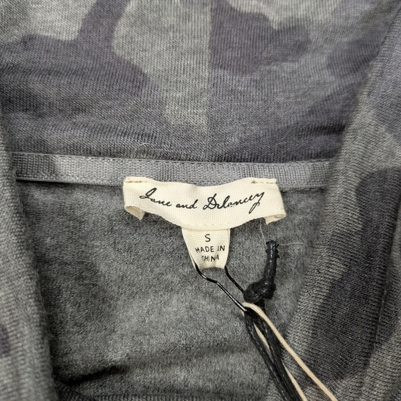 Jane and Delancey Sweatshirt Women's S Gray Camo Pullover Cowl Neck Slouchy - Picture 4 of 7